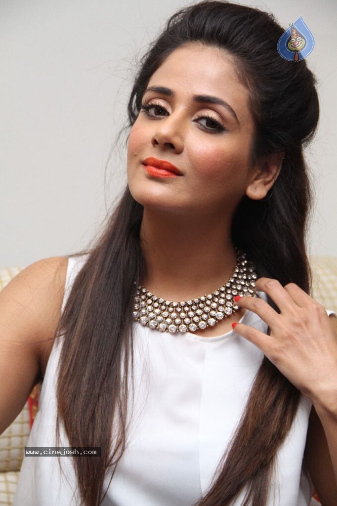 Parul Yadav Gallery - 30 / 124 photos