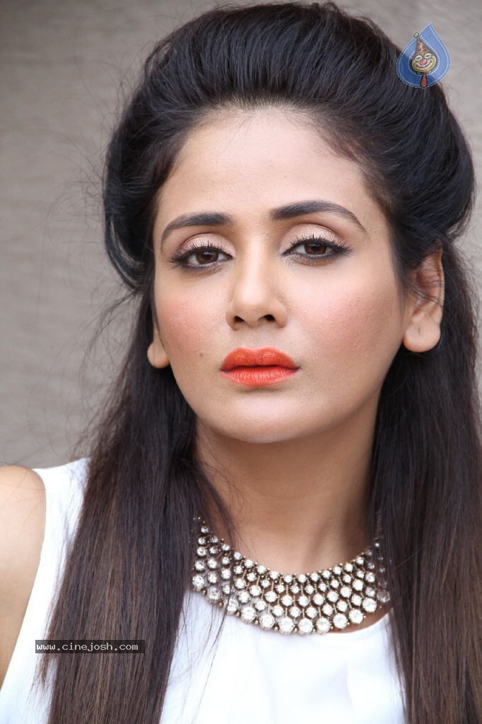 Parul Yadav Gallery - 46 / 124 photos