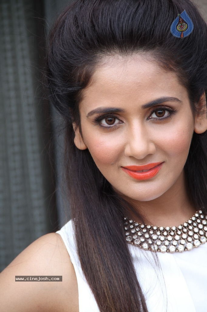 Parul Yadav Gallery - 53 / 124 photos