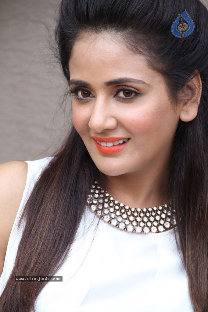 Parul Yadav Gallery - 112 / 124 photos