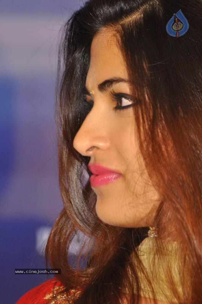 Parvathy New Stills - 82 / 88 photos