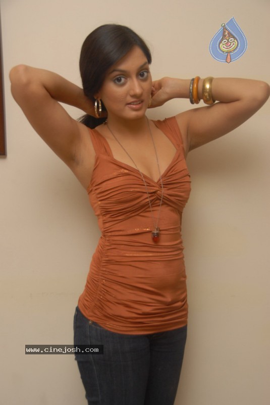 Parvati Vaze Pics - 42 / 62 photos