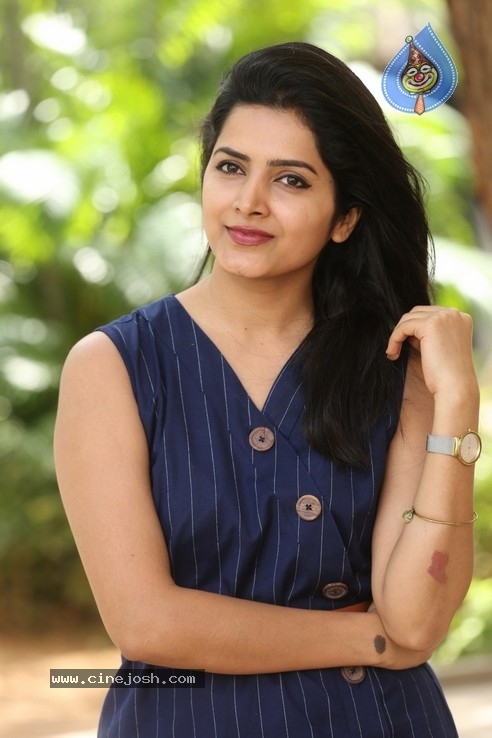 Pavani Gangireddy Stills - 27 / 42 photos