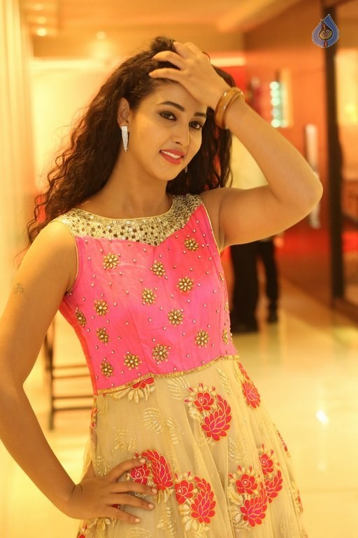 Pavani Latest Photos - 17 / 41 photos