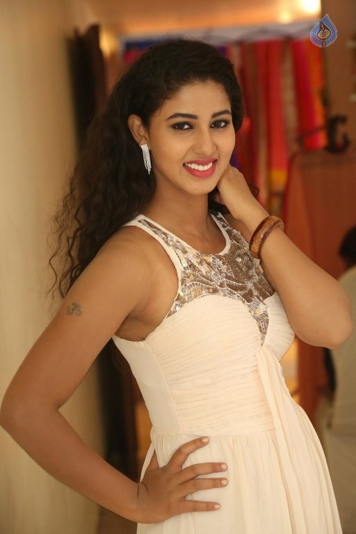 Pavani Latest Pics - 11 / 42 photos