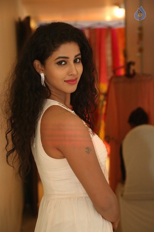 Pavani Latest Pics - 12 / 42 photos