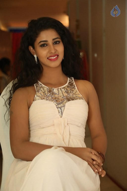 Pavani Latest Pics - 30 / 42 photos