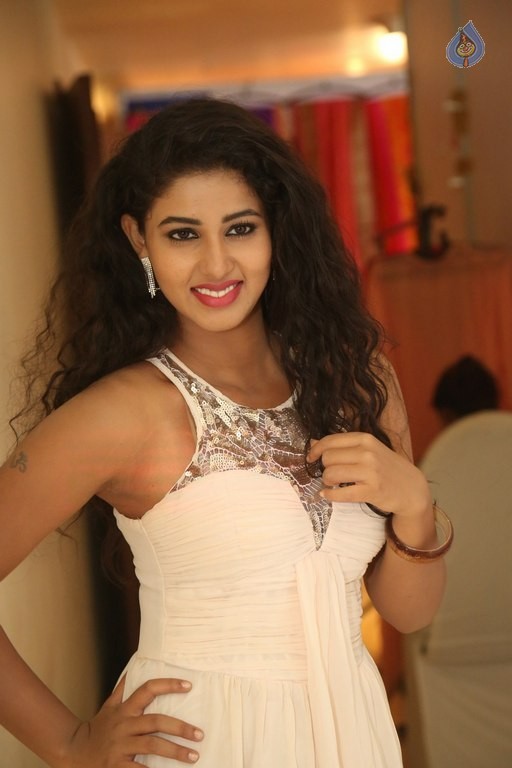 Pavani Latest Pics - 33 / 42 photos