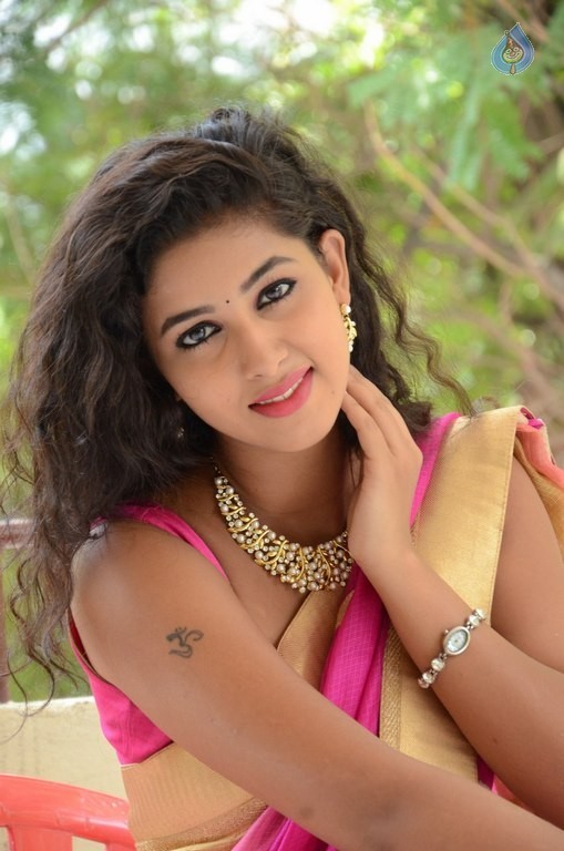 Pavani Latest Pics - 13 / 42 photos