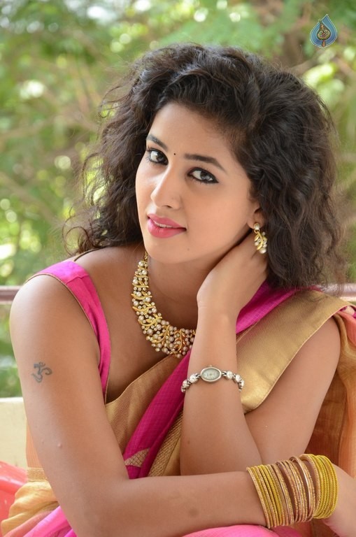 Pavani Latest Pics - 15 / 42 photos