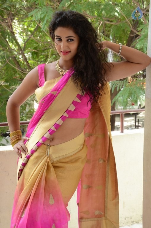 Pavani Latest Pics - 24 / 42 photos