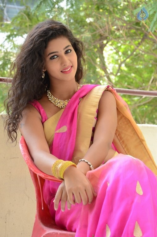 Pavani Latest Pics - 32 / 42 photos