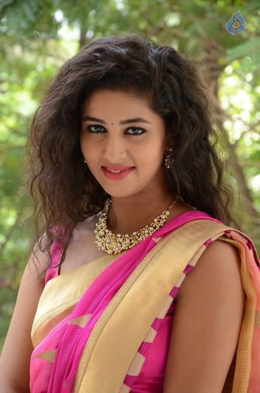 Pavani Latest Pics - 33 / 42 photos