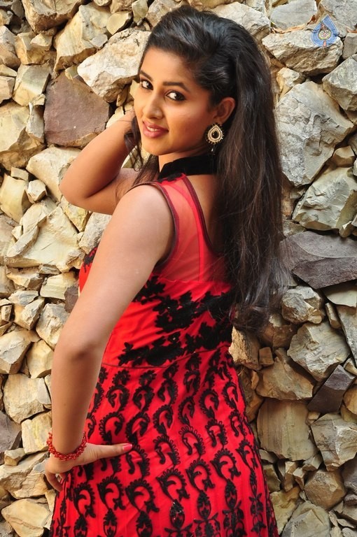 Pavani Latest Pics - 20 / 42 photos