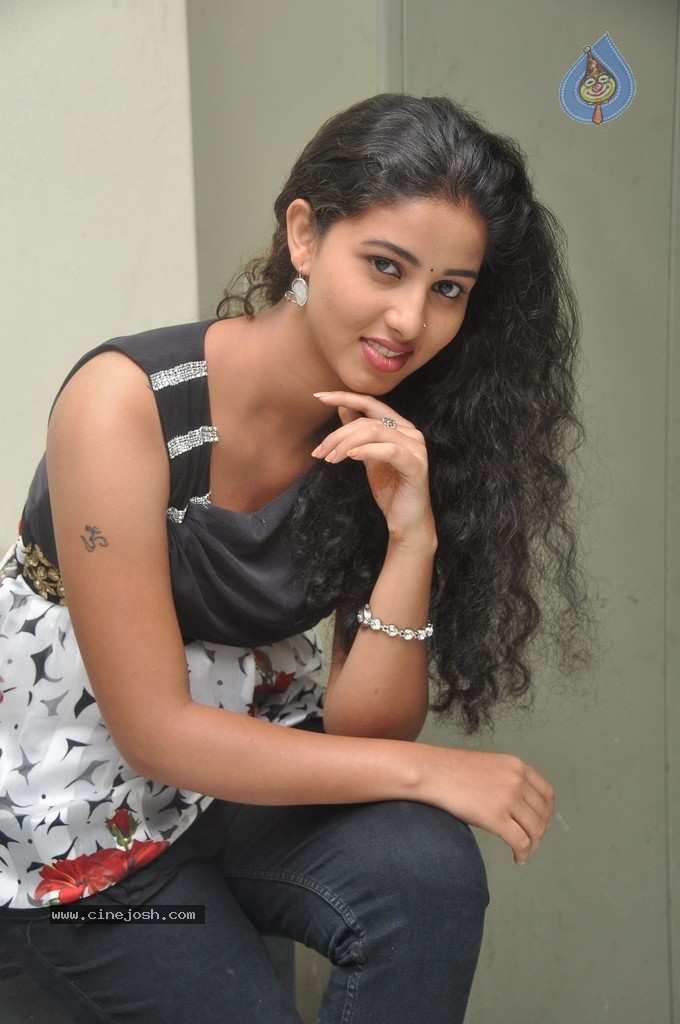 Pavani Latest Stills - 12 / 98 photos