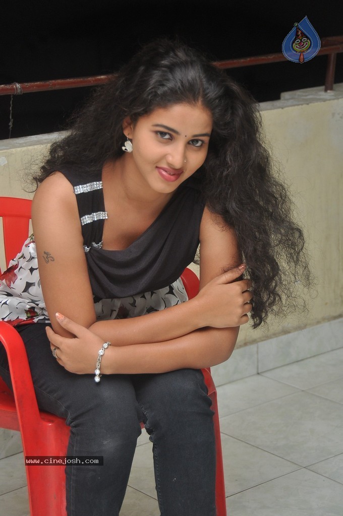 Pavani Latest Stills - 31 / 98 photos