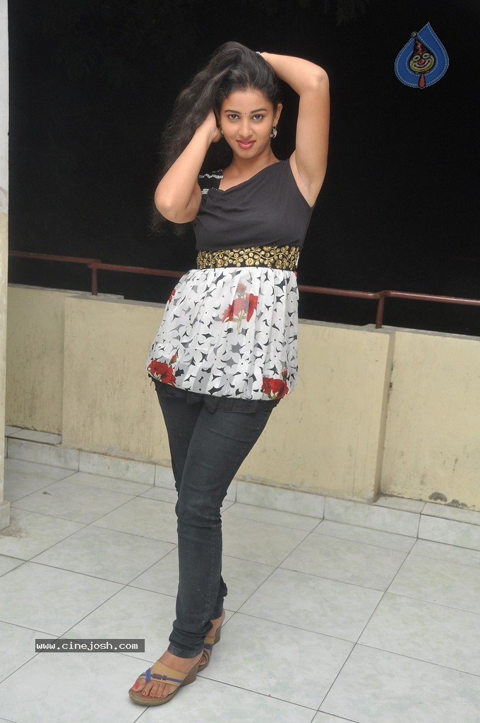 Pavani Latest Stills - 32 / 98 photos