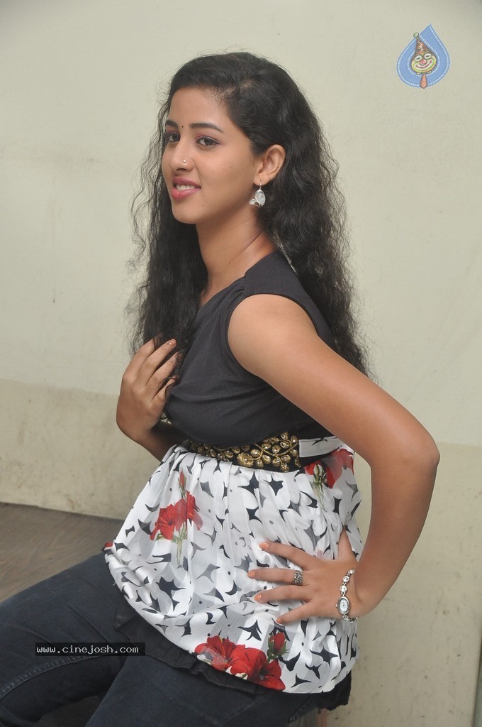 Pavani Latest Stills - 36 / 98 photos