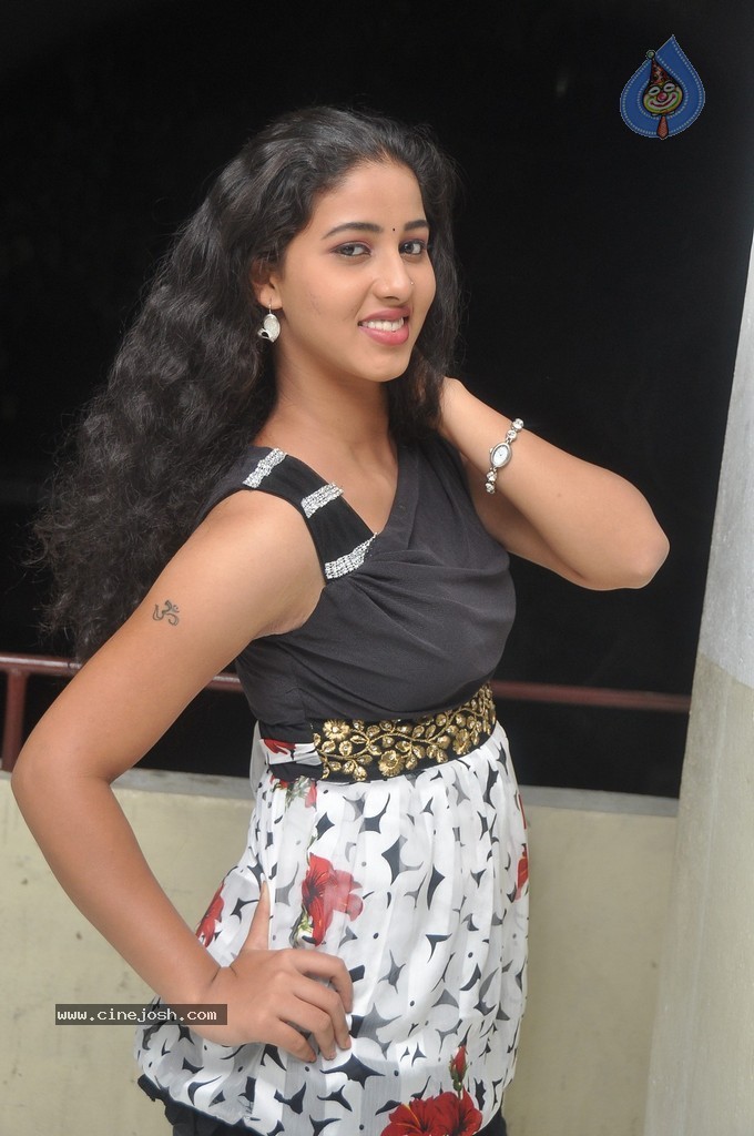 Pavani Latest Stills - 39 / 98 photos