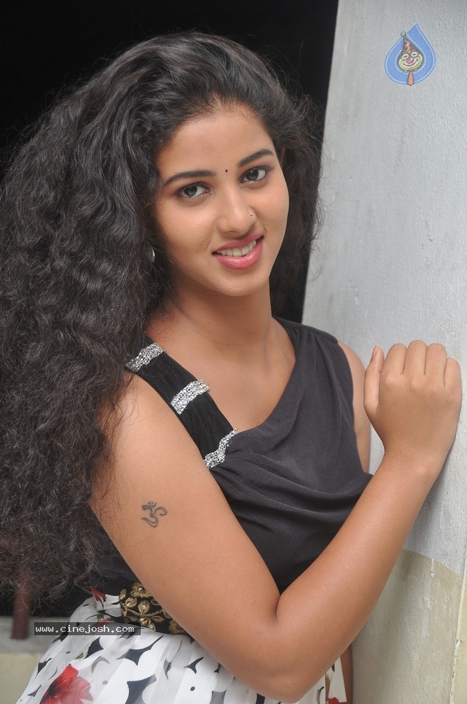 Pavani Latest Stills - 40 / 98 photos