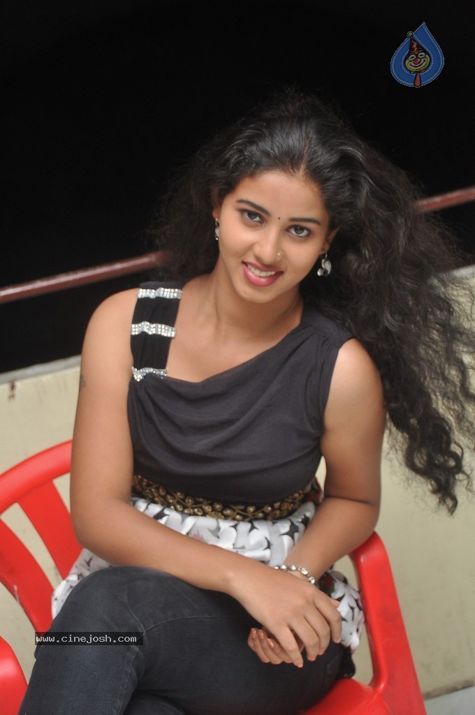 Pavani Latest Stills - 47 / 98 photos