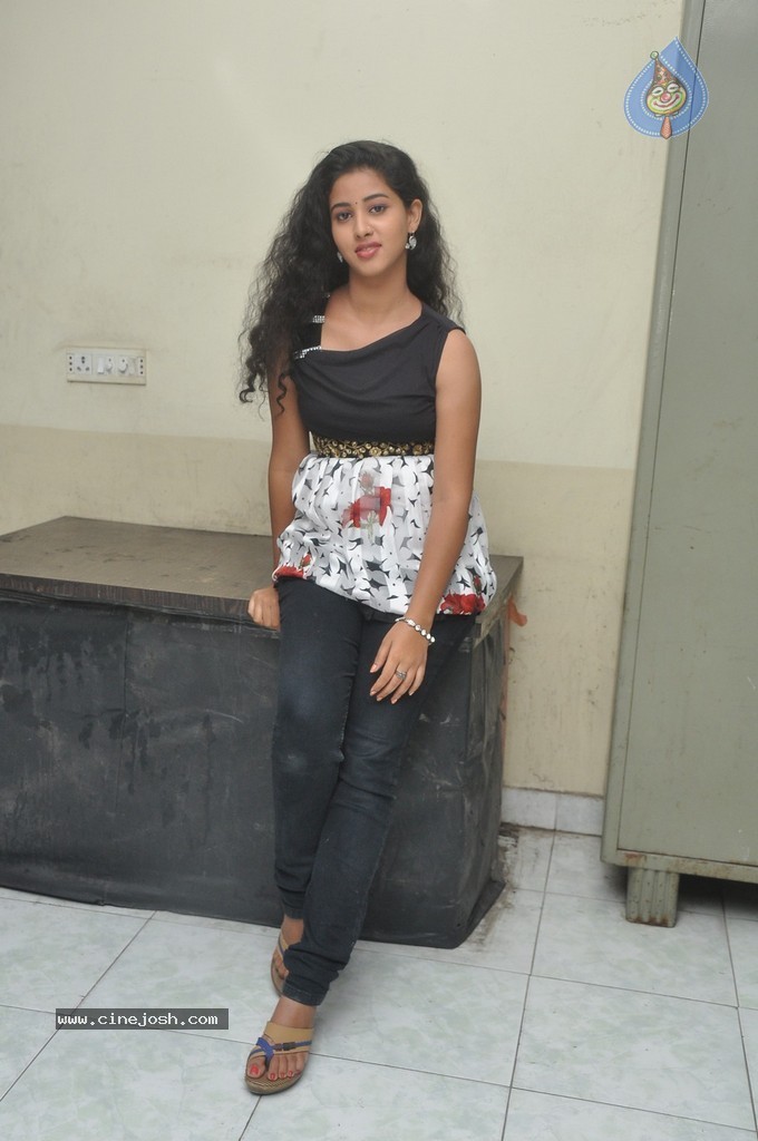 Pavani Latest Stills - 52 / 98 photos