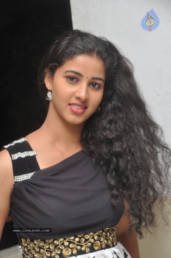 Pavani Latest Stills - 53 / 98 photos