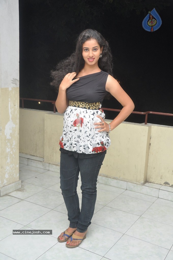 Pavani Latest Stills - 67 / 98 photos