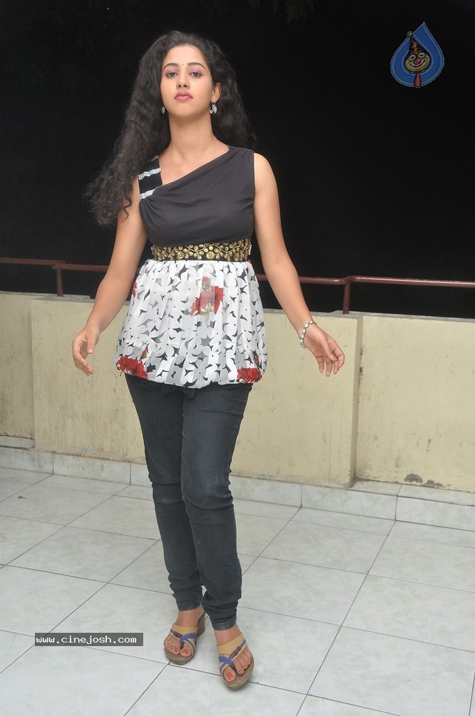 Pavani Latest Stills - 68 / 98 photos