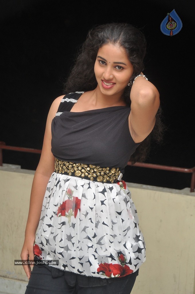 Pavani Latest Stills - 76 / 98 photos