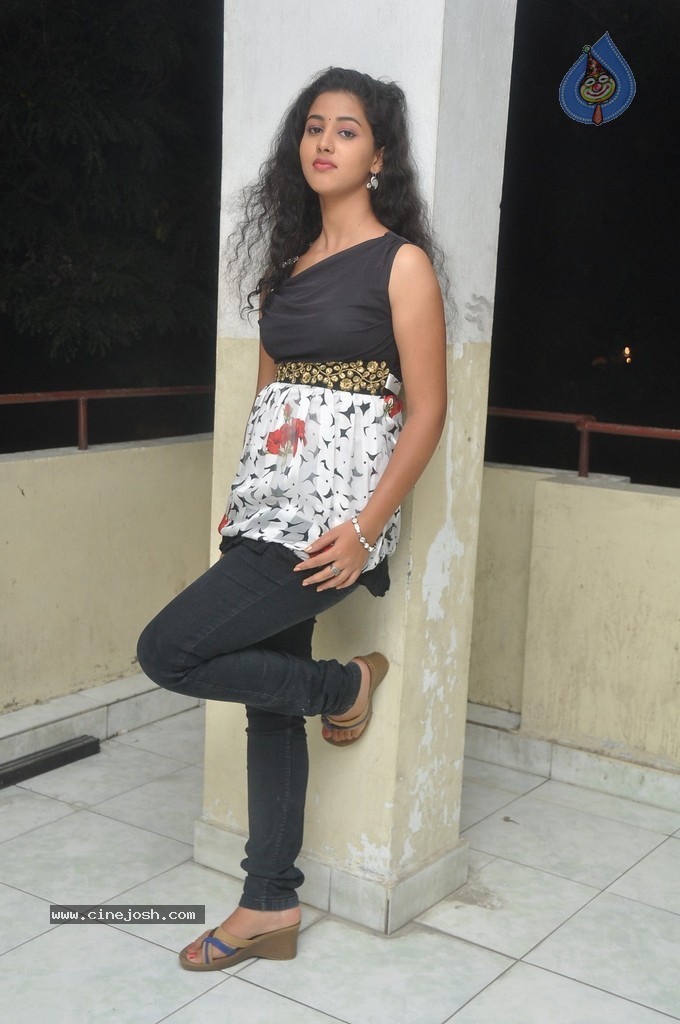 Pavani Latest Stills - 84 / 98 photos