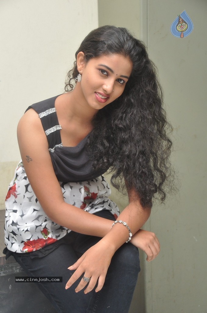 Pavani Latest Stills - 85 / 98 photos