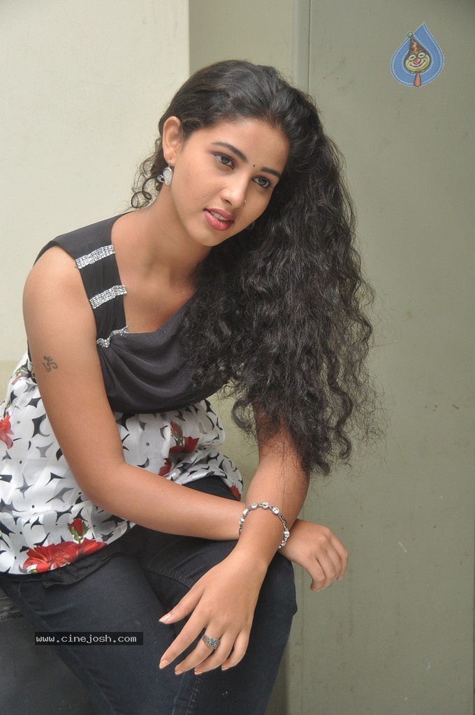 Pavani Latest Stills - 86 / 98 photos