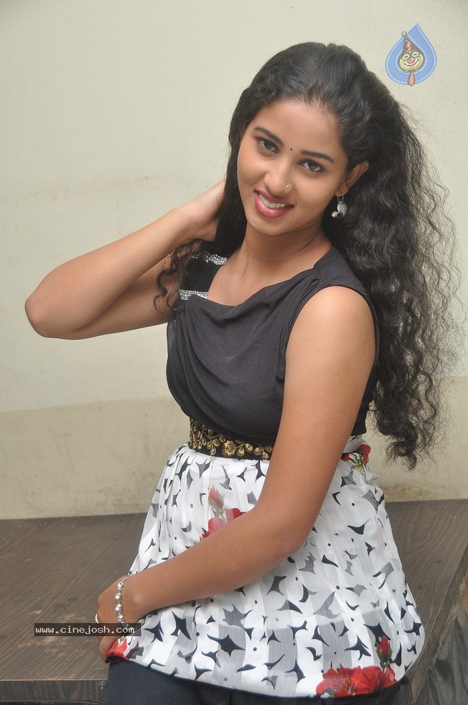 Pavani Latest Stills - 87 / 98 photos