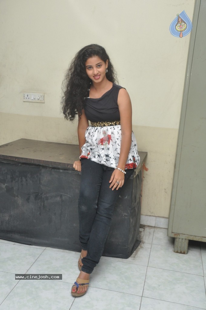 Pavani Latest Stills - 88 / 98 photos