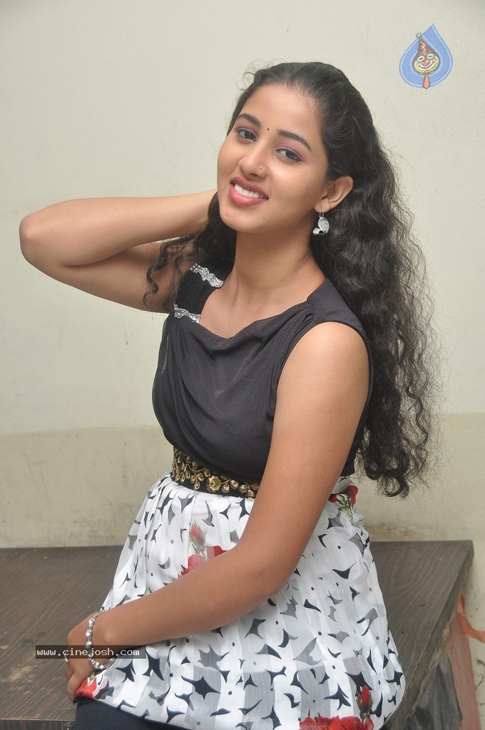 Pavani Latest Stills - 90 / 98 photos