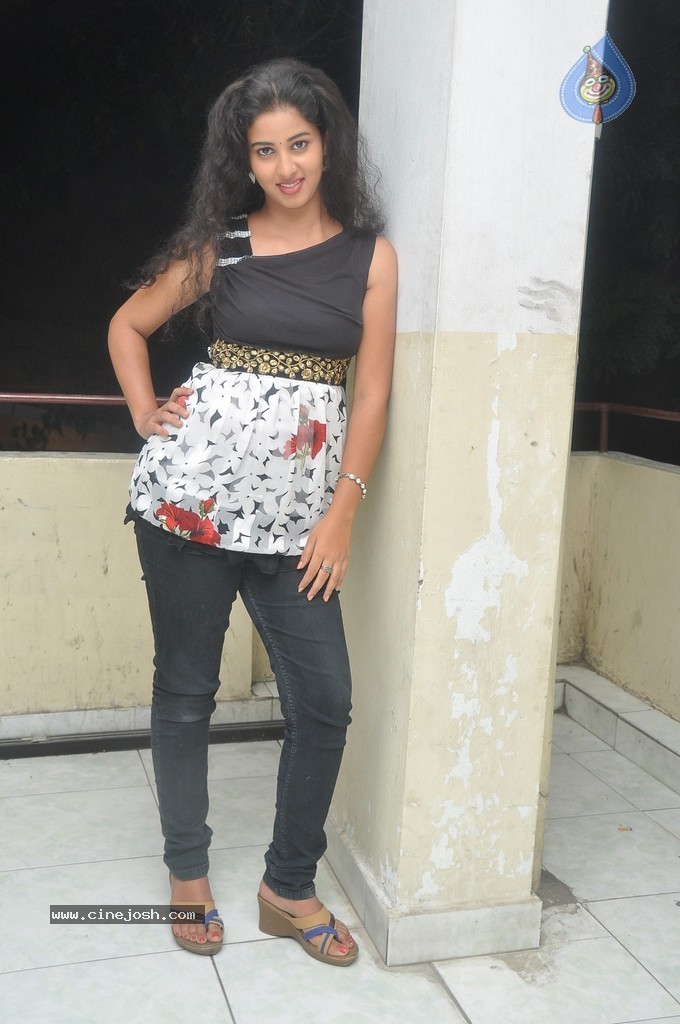 Pavani Latest Stills - 95 / 98 photos