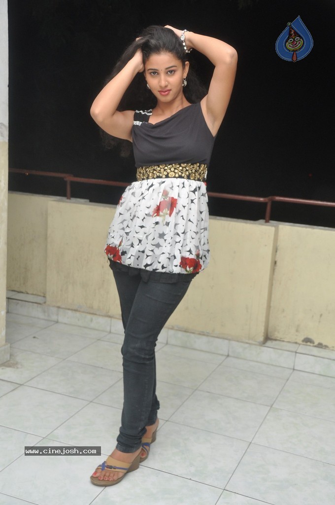 Pavani Latest Stills - 97 / 98 photos