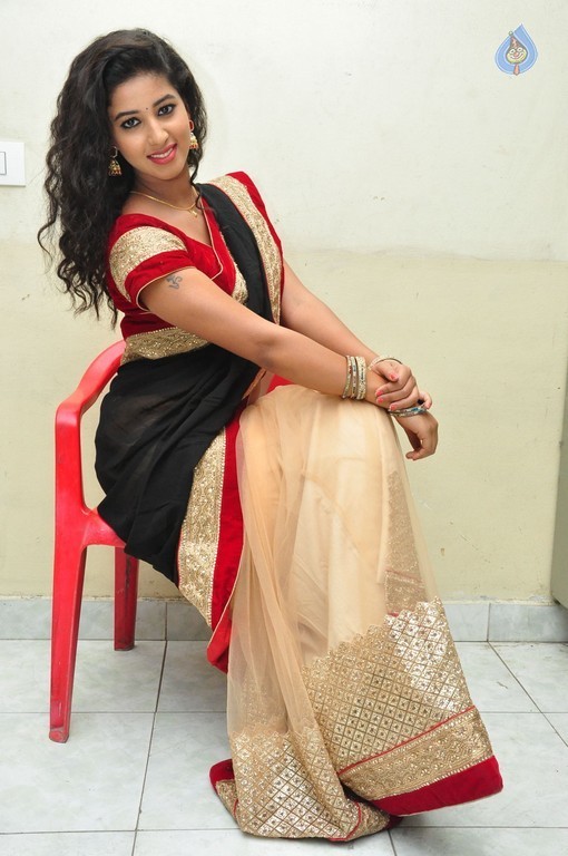 Pavani New Pics - 2 / 40 photos