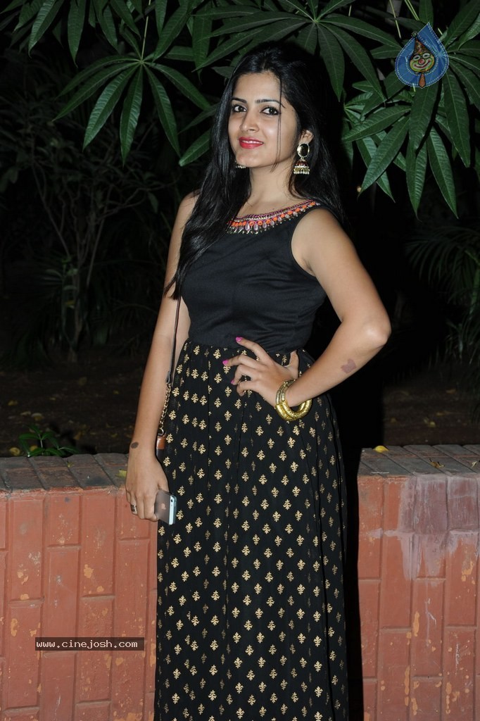 Pavani Stills - 26 / 41 photos