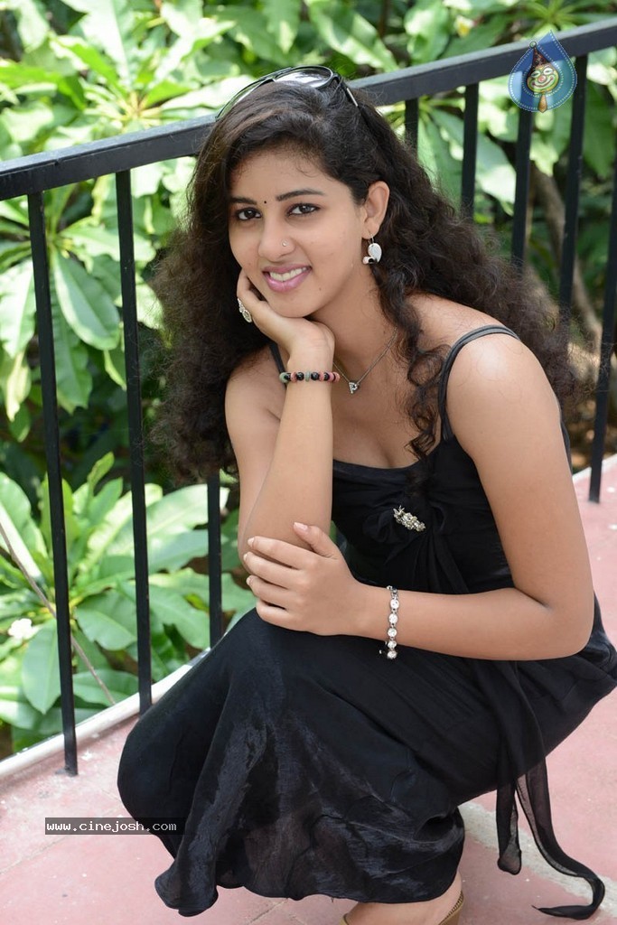 Pavani Stills - 42 / 72 photos