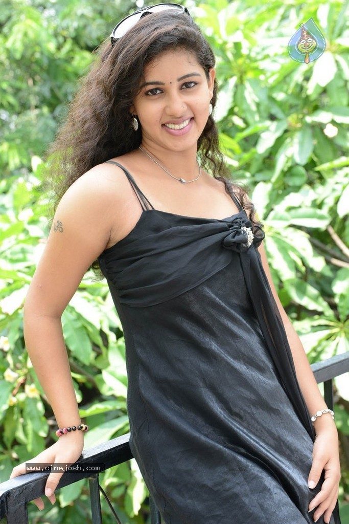 Pavani Stills - 52 / 72 photos