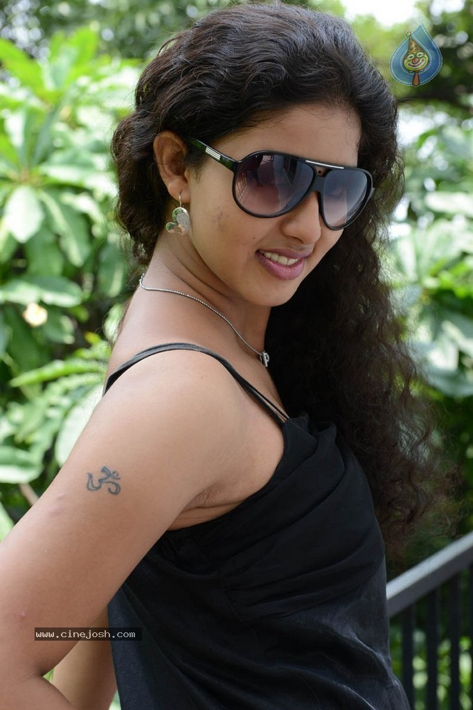 Pavani Stills - 53 / 72 photos