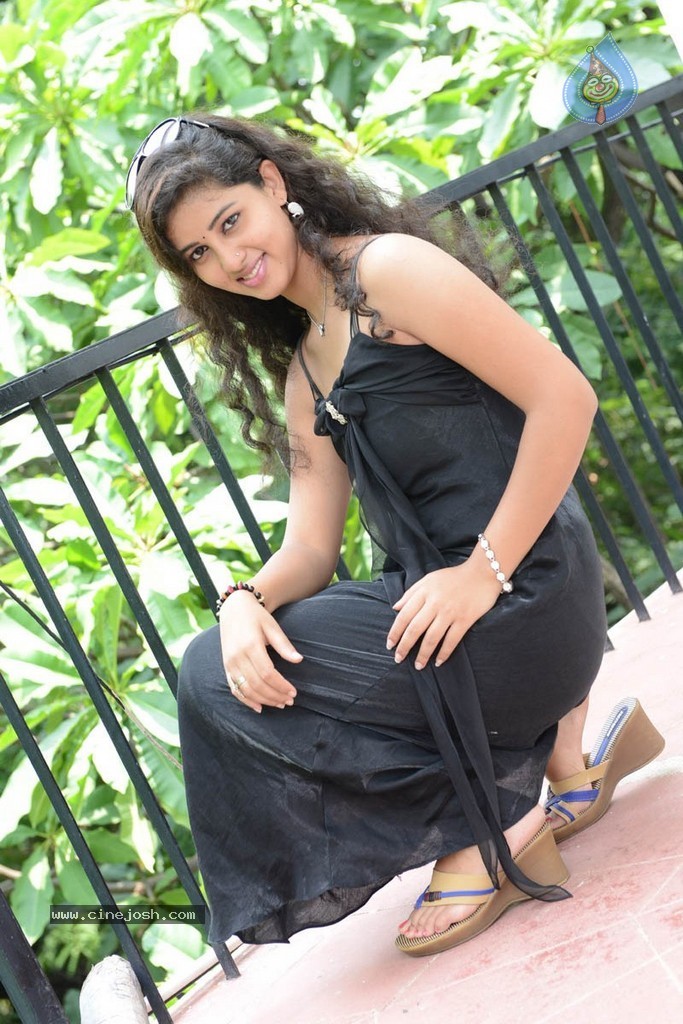 Pavani Stills - 65 / 72 photos