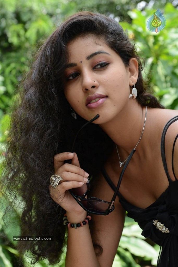 Pavani Stills - 67 / 72 photos