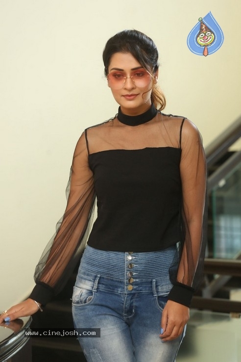 Payal Rajput Photos - 25 / 40 photos