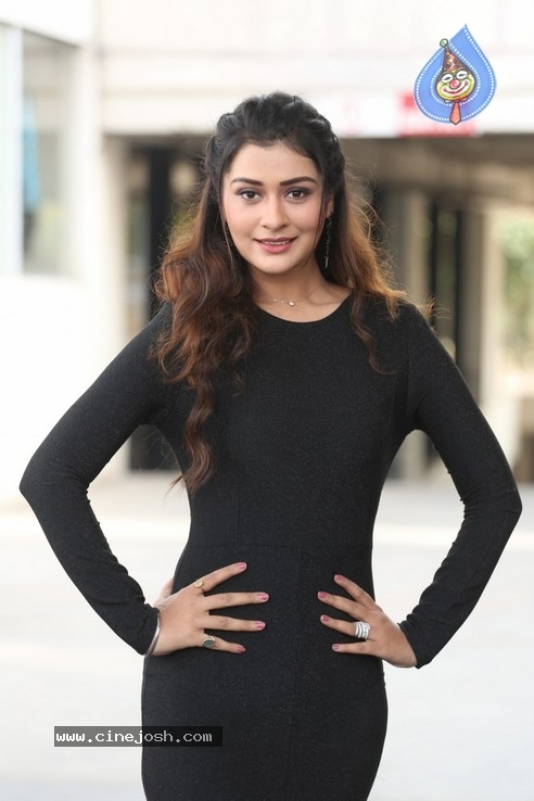 Payal Rajput Stills - 21 / 30 photos