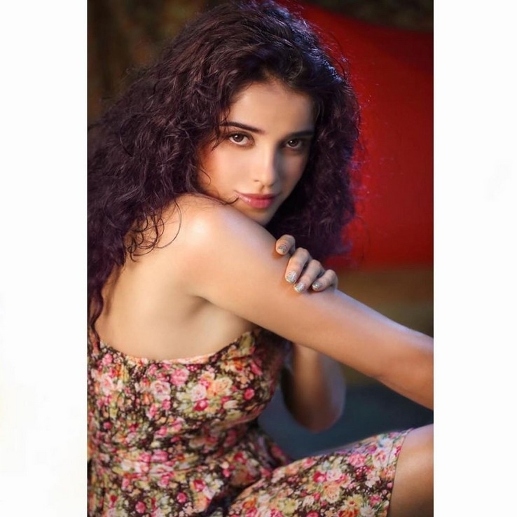 Piaa Bajpai Photos - 4 / 12 photos