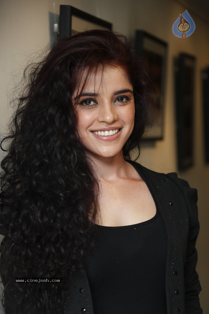 Piaa Bajpai Stills - 17 / 60 photos