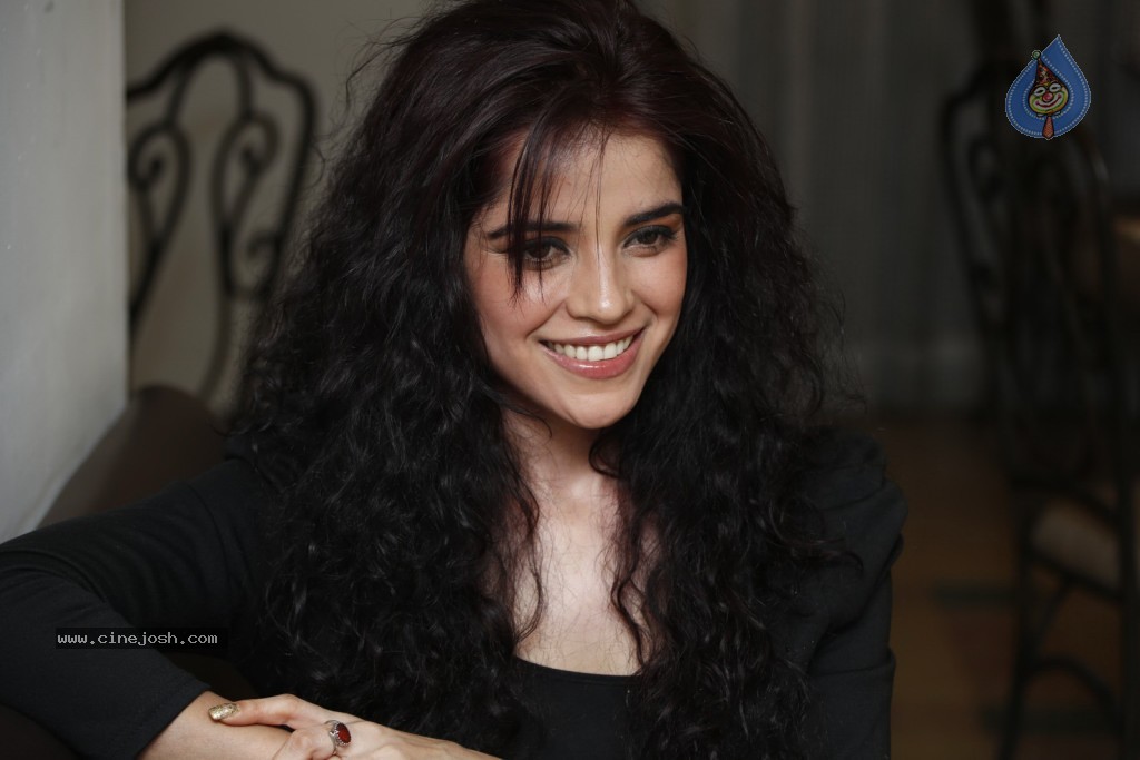 Piaa Bajpai Stills - 18 / 60 photos